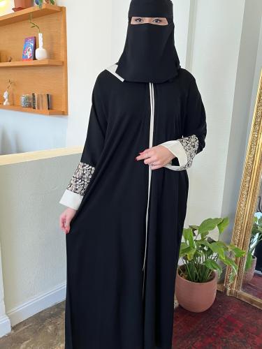 عبايه +طرحه