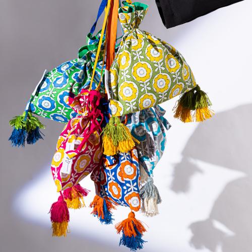 شنطة الورد( السعر لحقيبة واحدة