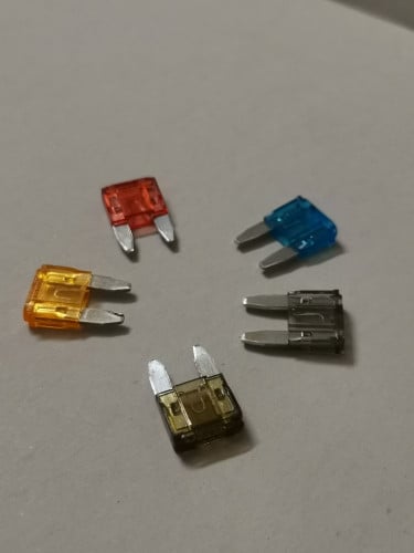 فيوز حجم ميني (fuse Mini) متوفر بعدة مقاسات