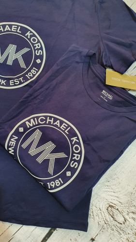 تيشيرت ماركة مايكل كورس لون كحلي
