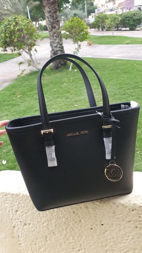 شنطة ماركة مايكل كورس