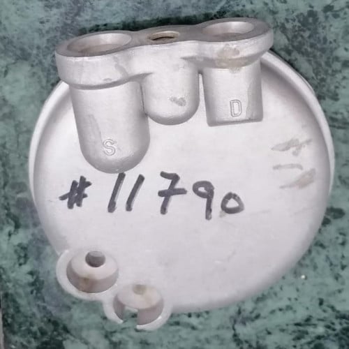 #11790C غطاء كمبروسر خلفي بارما CYLINDER HEAD PAERMA VERTICAL PAD