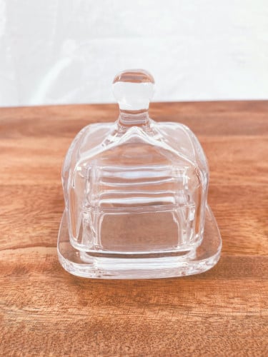 صحن زجاجي مربع صغير مع غطاء