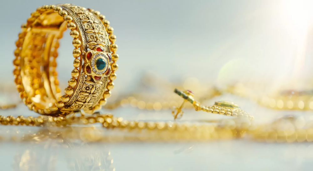 時代を超えた金デザインの進化: 金のジュエリーの形は時代とともにどのように変化してきたのでしょうか?