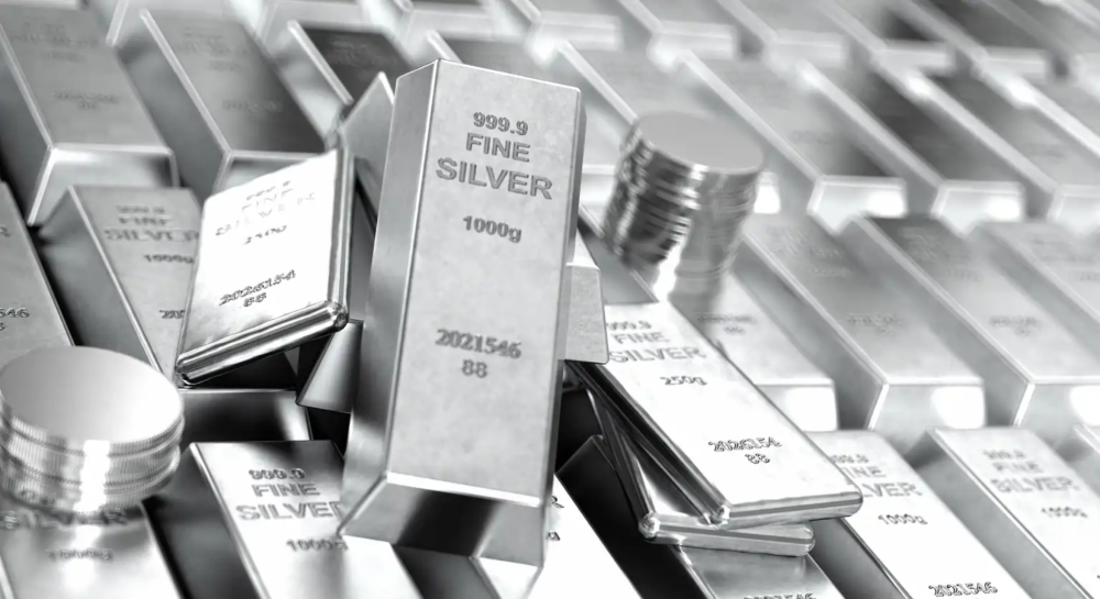 لماذا ارتفع سعر الفضة؟ وكيف تؤثر الصناعات الحديثة على قيمتها؟