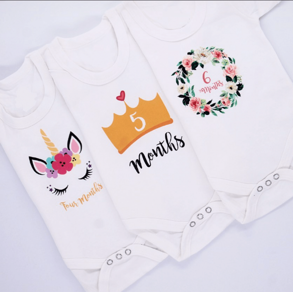 طقم الشهور 3 تصاميم/ثيمات مشكله للبنات  - Mix of 3 Designs for Girls Set of 12