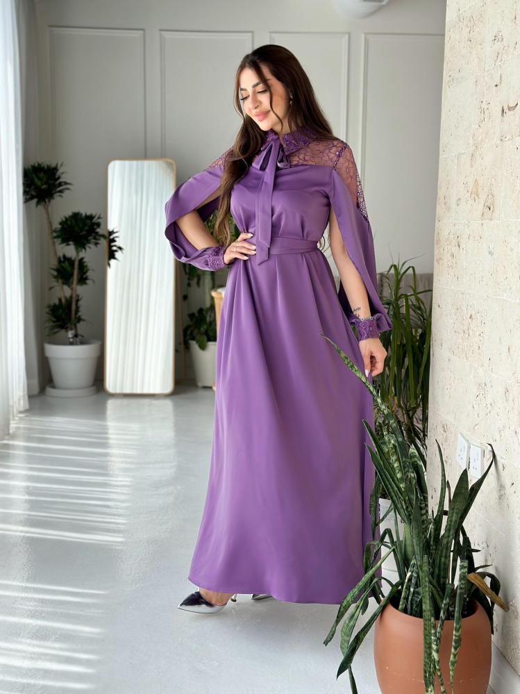 Long sleeve open neck tie dress with hand grip