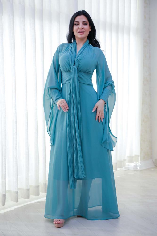 فستان طويل لون تيفاني قماش كريب شيفون بأكمام طويله وكسرات اسفل الصدر