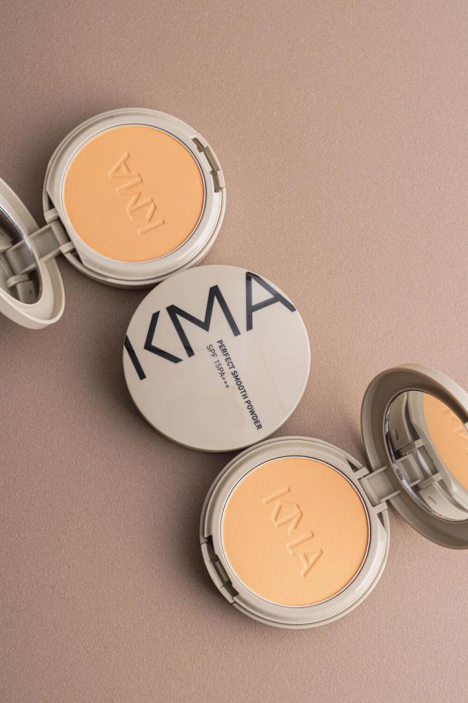بودرة KMA بيرفكت سموث بوقاية SPF15 PA+++ – 12 غرام