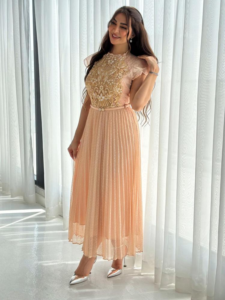 Long dress in flesh color with a guipure lace bodice and a belt