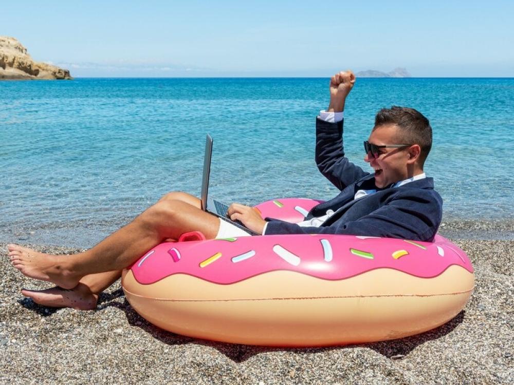 كيف تمزج بين العمل والإجازة؟ دليل السفر الذكي