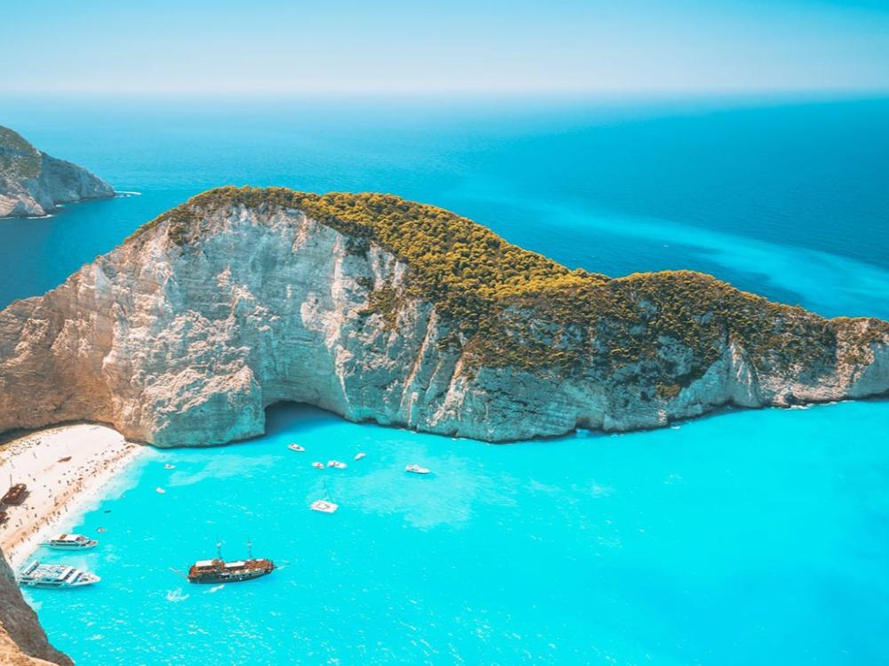 الوجهات المثالية لرحلات صيفية مميزة في اليونان