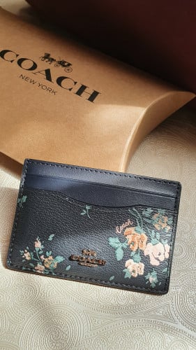 حامل بطاقات من كوتش