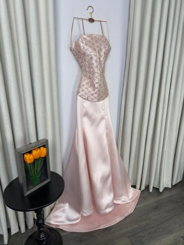 فستان سهرة قماش ميكادو مع كلفه سهره