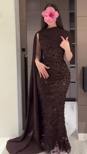 فساتين سهرة دانتيل مع ترتر