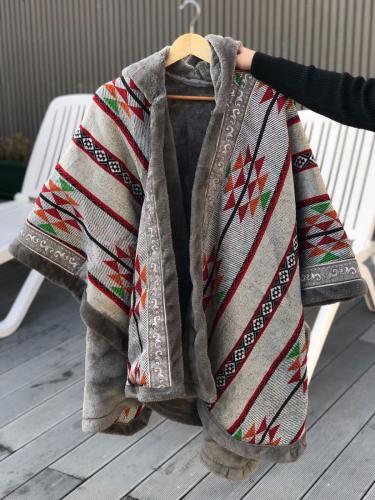 شال  شتوي نسائي جوخ مع اطراف سدو مع طاقية بالاسم حسب الطلب