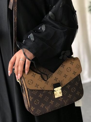 شنط نسائي ماركه لويس فيتون LUIS VINTON مع توابع الماركة