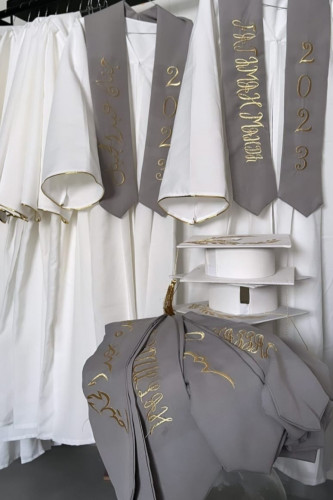 عباية تخرج كريب بالاسم والعبارة وسنة التخرج وشعار الدفعة