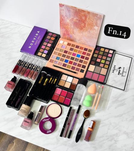 بكس وطقم مكياج كامل