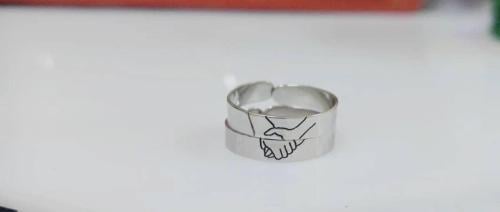 خاتم اليدين المتماسكتين