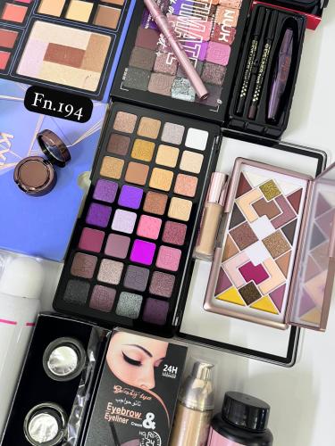 طقم مكياج ماركه أصلية