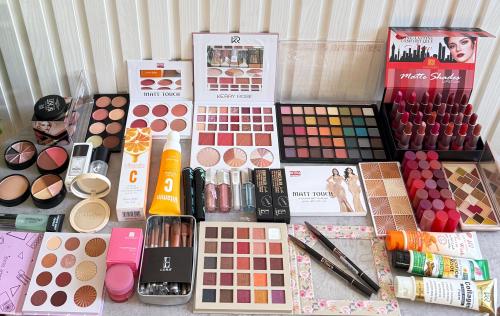 طقم مكياج أصلي