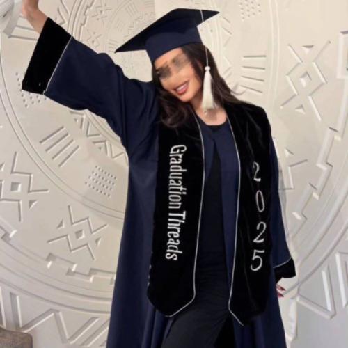 عبايات تخرج 2025 بالاسم والعبارة وسنة التخرج وشعار...