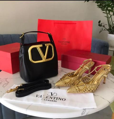 كعب وشنطه فالنتينو كعب وشنط VALENTINO مع توابع الماركة