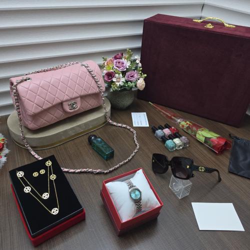 بكس شوز وشنطه ماركة شانل شوزات وشنط ماركة CHANNEL  مع توابع الماركة