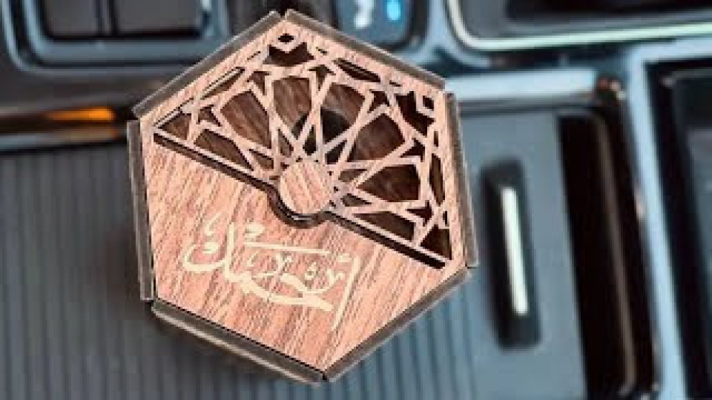 مبخرة سيارة مع تعليقة بالاسم