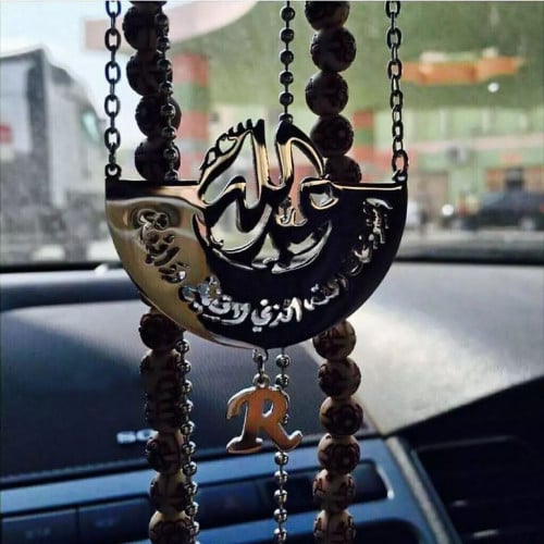 تعليقة سيارة بالاسم والعابرة