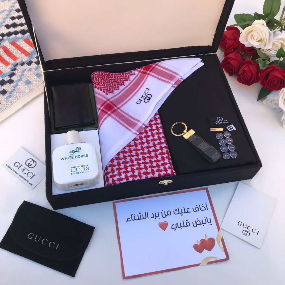 بوكس رجالي قماش مع شماغ مع بوك مع ميدالية مع توابع الماركة