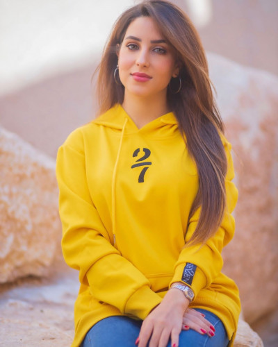 بلوفرات بالاسم بناتي نسائي