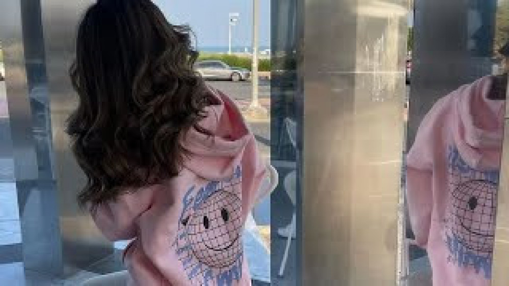 هودي تخرج بتطريز فسفوري مضيئ  شتوي بالاسم وعام التخرج تطريز