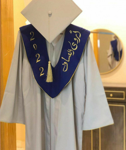 عباية تخرج قماش كريب بالاسم والعبارة وسنة التخرج و...