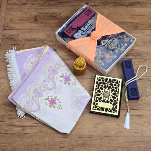 بكس صلاة مع سجادة ومصحف بالاسم