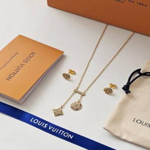 سلسال مع حلق ماركة لويس فيتون LUIS VINTON مع توابع الماركة