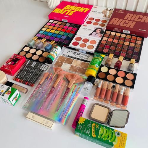 بكس مكياج كامل ماركه أصلية