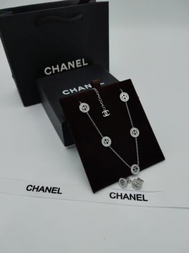 سلسال مع حلق ماركة  نسائي مع توابع الماركة