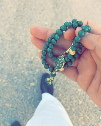 سبح اليوم الوطني ويوم التأسيس مع حجر كريم اخضر فضة خالص