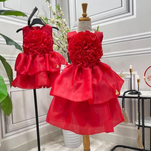 فساتين بناتي احمر قماش كريب مع باربي مع كلفة صدر