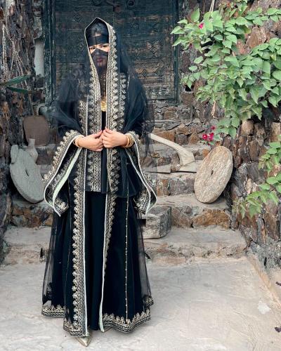 فستان وجلابية سهرة قماش شيفون مع باربي مع تل