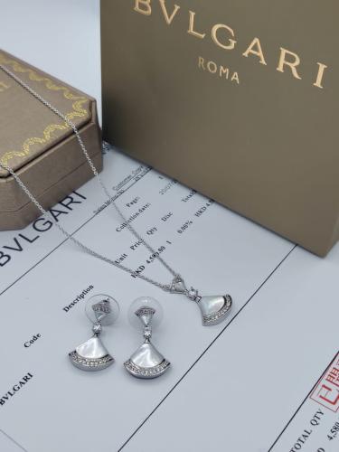 سلسال مع حلق ماركة  نسائي مع توابع الماركة