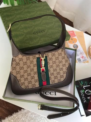 شنط قوتشي شنطة نسائي ماركه GUCCI مع توابع الماركة