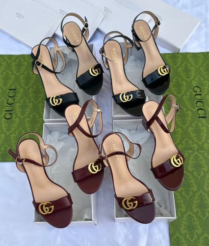 كعب قوتشي كعب ماركة GUCCI مع توابع الماركة