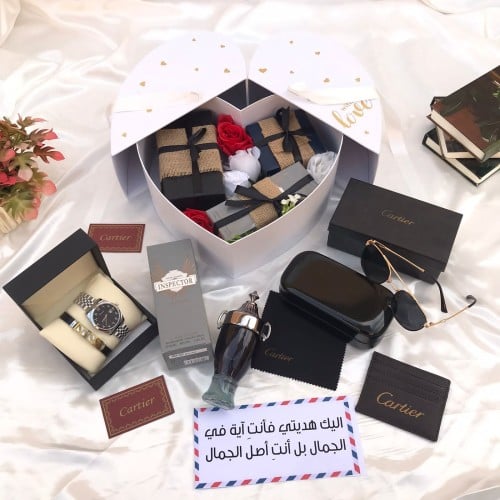 بكس هدايا  على شكل قلب   طقم رجالي ‍♂️ نظارة كارتير مع ملحقاتها ️ ساعة حديد رجالي مع اسواره  عطر رجالي ريحة ممتازة  بوك بطايق كارتير   مصمم على شكل هديه️ مع التغليف  التنسيق والورد  مع عباره من اختيارك