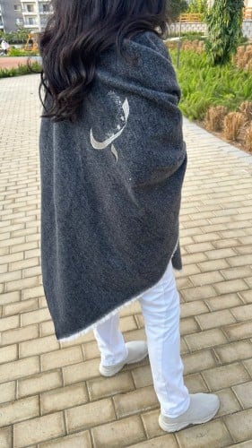 شال شتوي نسائي بالاسم تطريز حسب الطلب