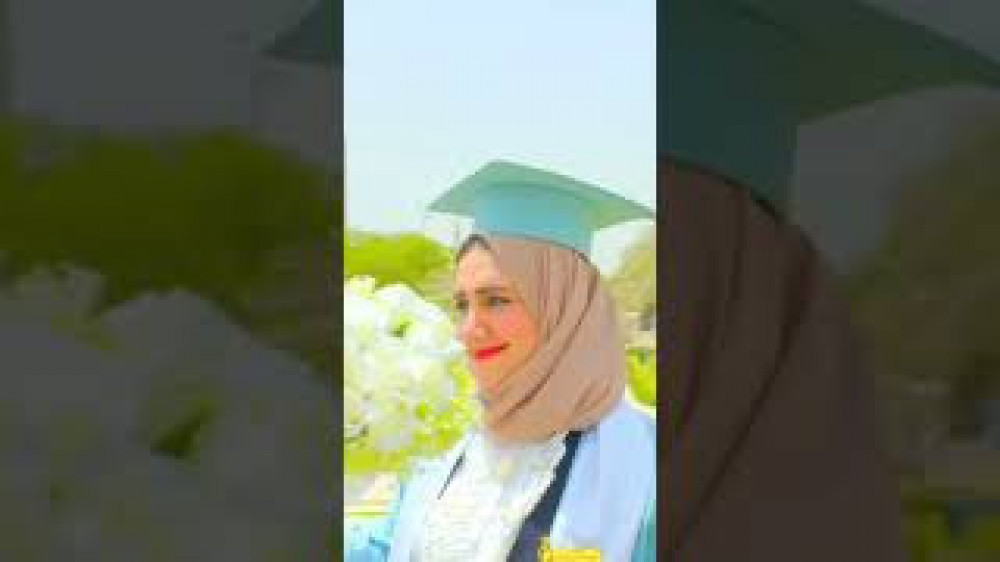 عباية تخرج قماش كريب لون اوف وايت بالاسم والعبارة وسنة التخرج وشعار الدفعة تفصيل وتطريز حسب الطلب عبايات تخرج 2023 جملة وقطاعي جامعة ومدارس