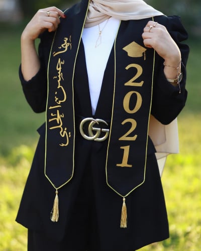 وشاح وقبعه تخرج كريب بالاسم والعبارة وسنة التخرج وشعار الدفعة