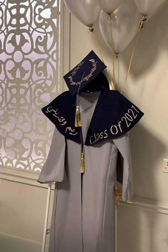 عباية تخرج بالاسم والعبارة وسنة التخرج وشعار الدفعة